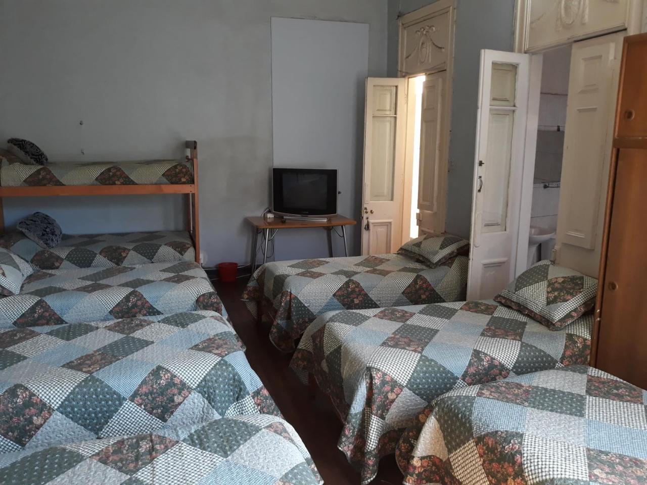 Residencial Praga Hostel Сантяго Екстериор снимка