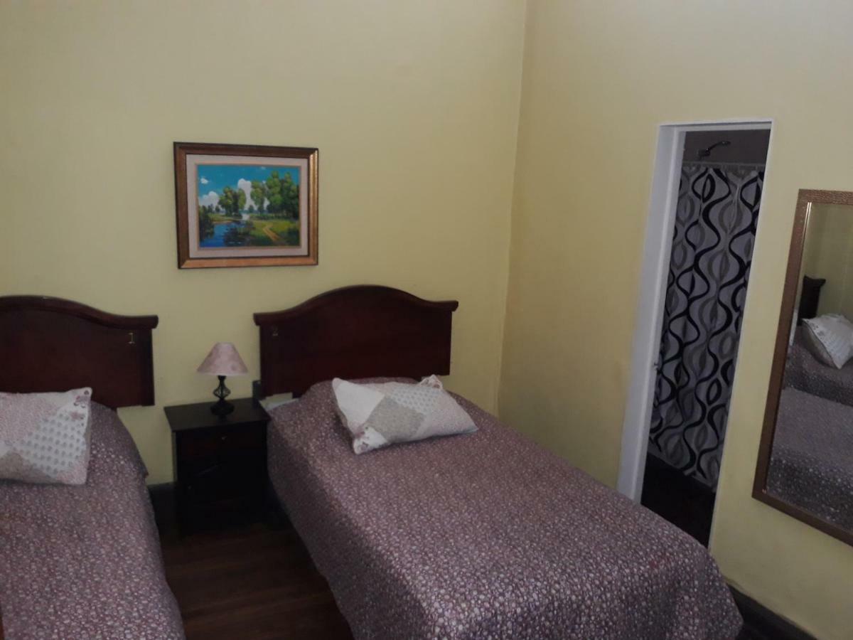 Residencial Praga Hostel Сантяго Екстериор снимка